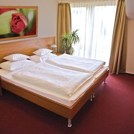 Hotel Promedicum Panzio Veszprém Exterior foto